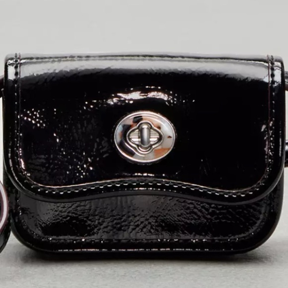 COACH | NWT Coachtopia Wavy Wallet Crinkle Patent w Crossbody Strap SOLD OUT